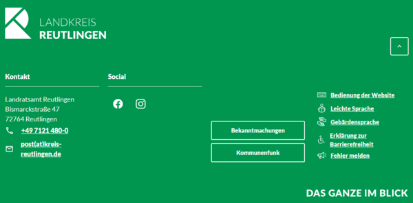 Ein Screenshot von einem grünen Footer auf einer Webseite.